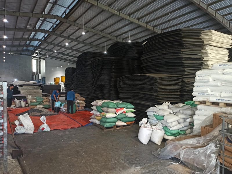 Xốp EVA là vật liệu ethylene vinyl acetate có cấu trúc nhẹ, đàn hồi và dễ