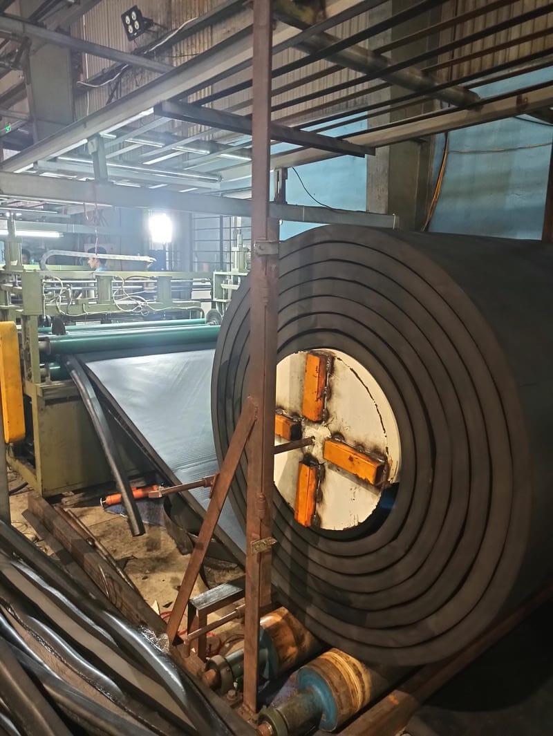Hạt EVA nguyên sinh giúp ổn định màu, độ cứng, độ đàn hồi và giảm sai